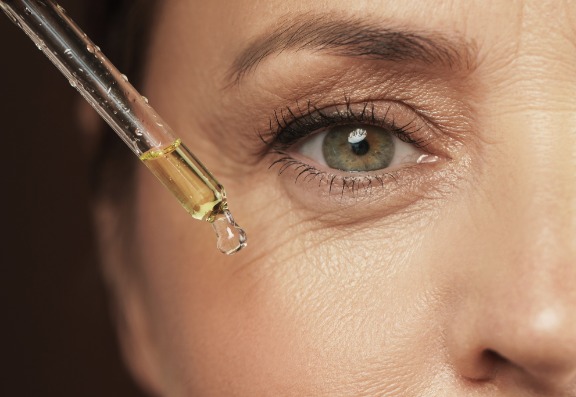 How do antioxidants work to combat ageing?