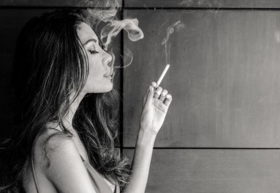How does smoking affect your skin