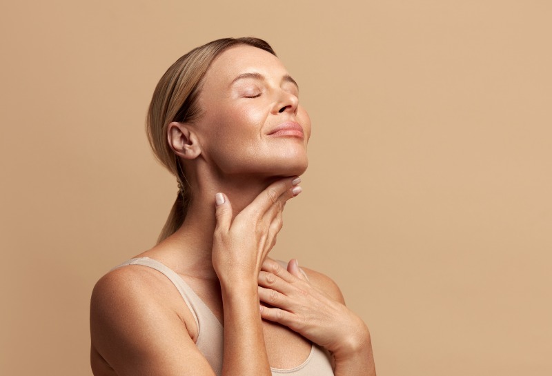 How to De-Age Your Neck: Top Treatments and Skincare Essentials