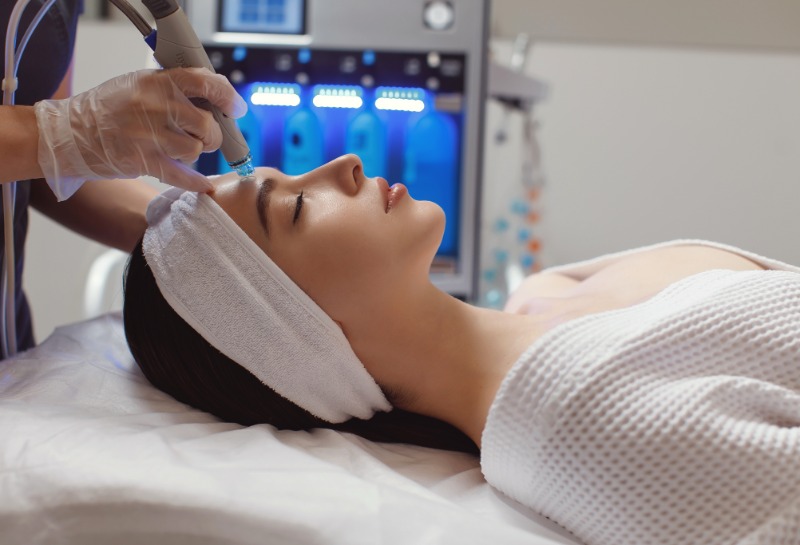 Why Everyone’s Talking About HydraFacial: The Go-To Treatment for Glowing Skin