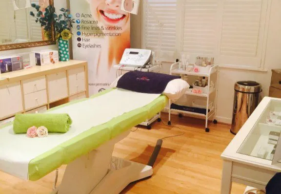 The Laser Clinic Right Banner