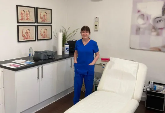 Renew Clinic Left Banner