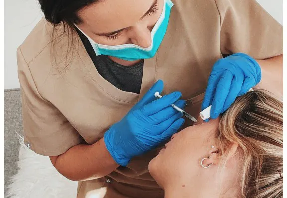 Dr Louise Pierre Aesthetics London Left Banner