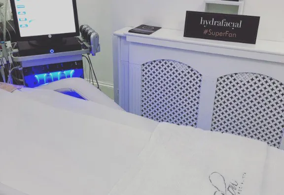 Glow beauty centre Left Banner