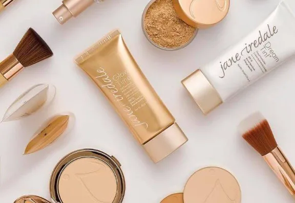 Clare’s Cosmetic Skin Centre Right Banner
