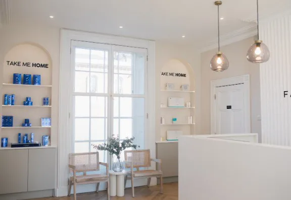 Face studio clinic Right Banner
