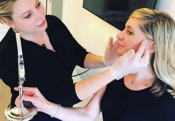 Laurie Arias Skin Clinics Left Banner