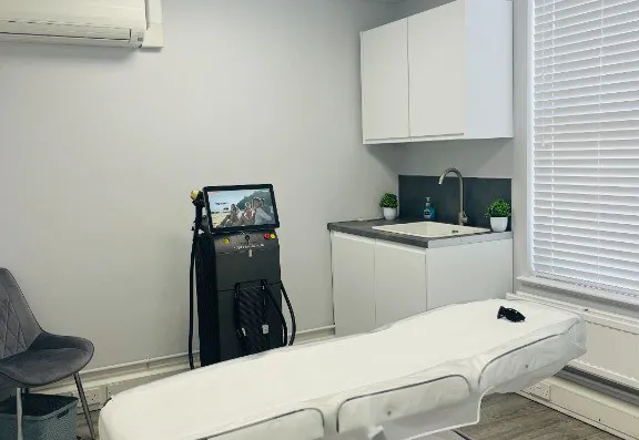 Laser Hair Removal Clinic Reading Left Banner