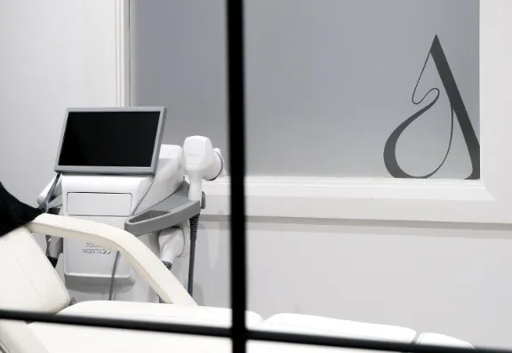 A Aesthetics Left Banner