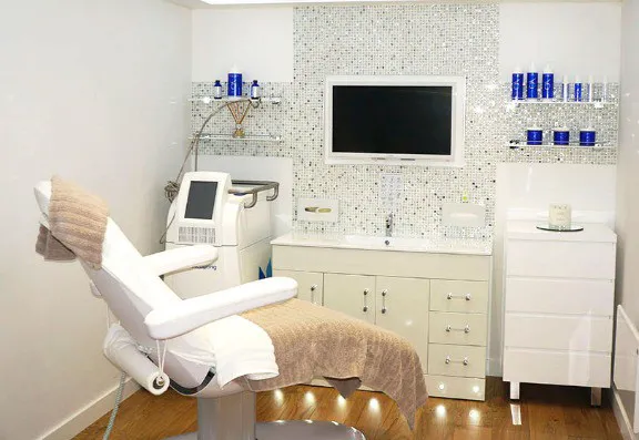 Aesthetic Medispa Rickmansworth Right Banner